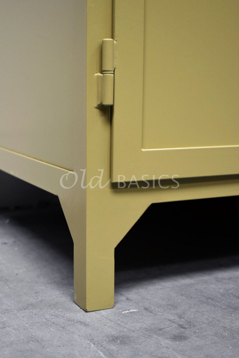 Detail van Apothekerskast Demi, 3 deuren, RAL1020, geel, groen, materiaal staal